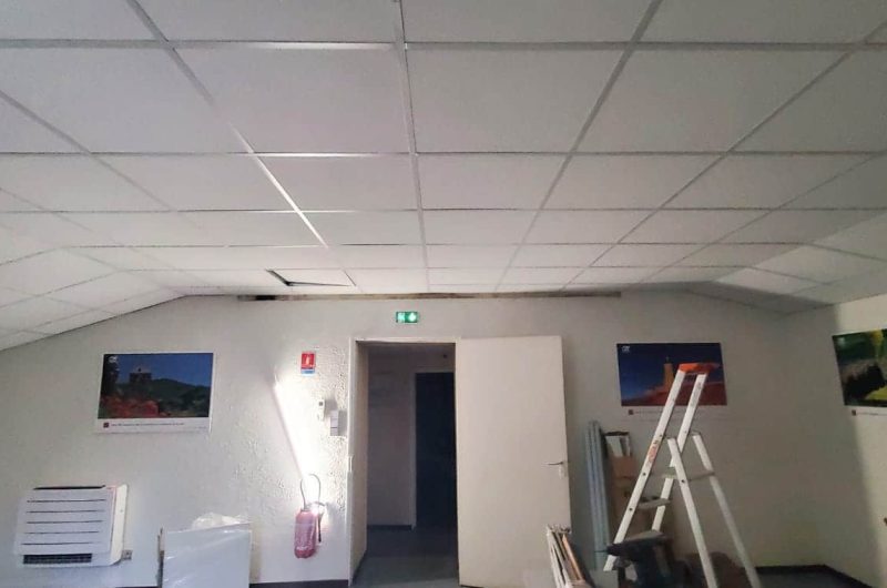 Dalles de plafond acoustique haute performance 41 dB pour bureau professionnel à Aix-en-Provence