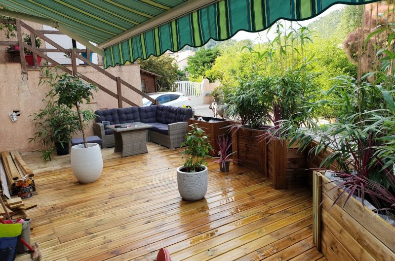 pose-terrasse-bois-villa-restaurant-marseille Installation de terrasse en bois pour villa et espace professionnel à Marseille